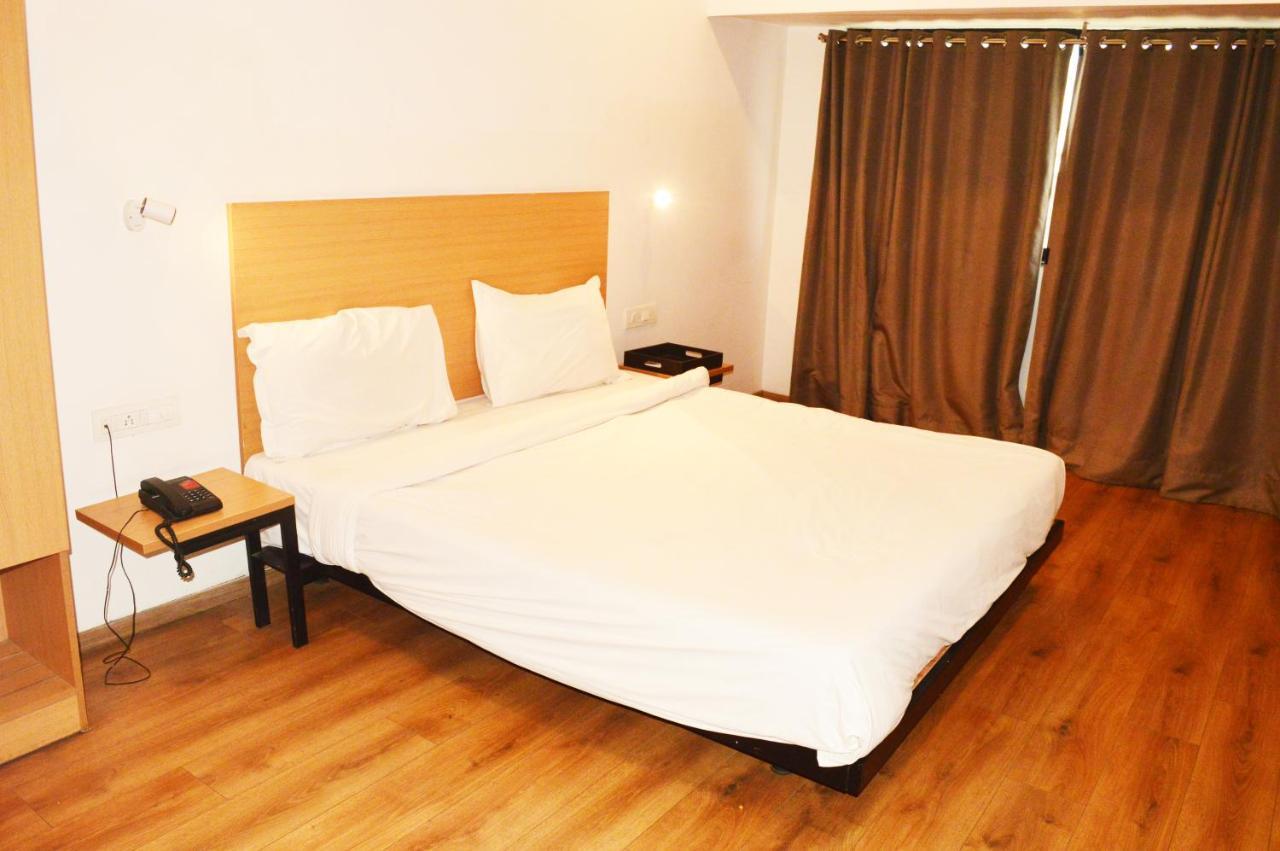 Hotel Orient Avenue Nagpur Eksteriør billede